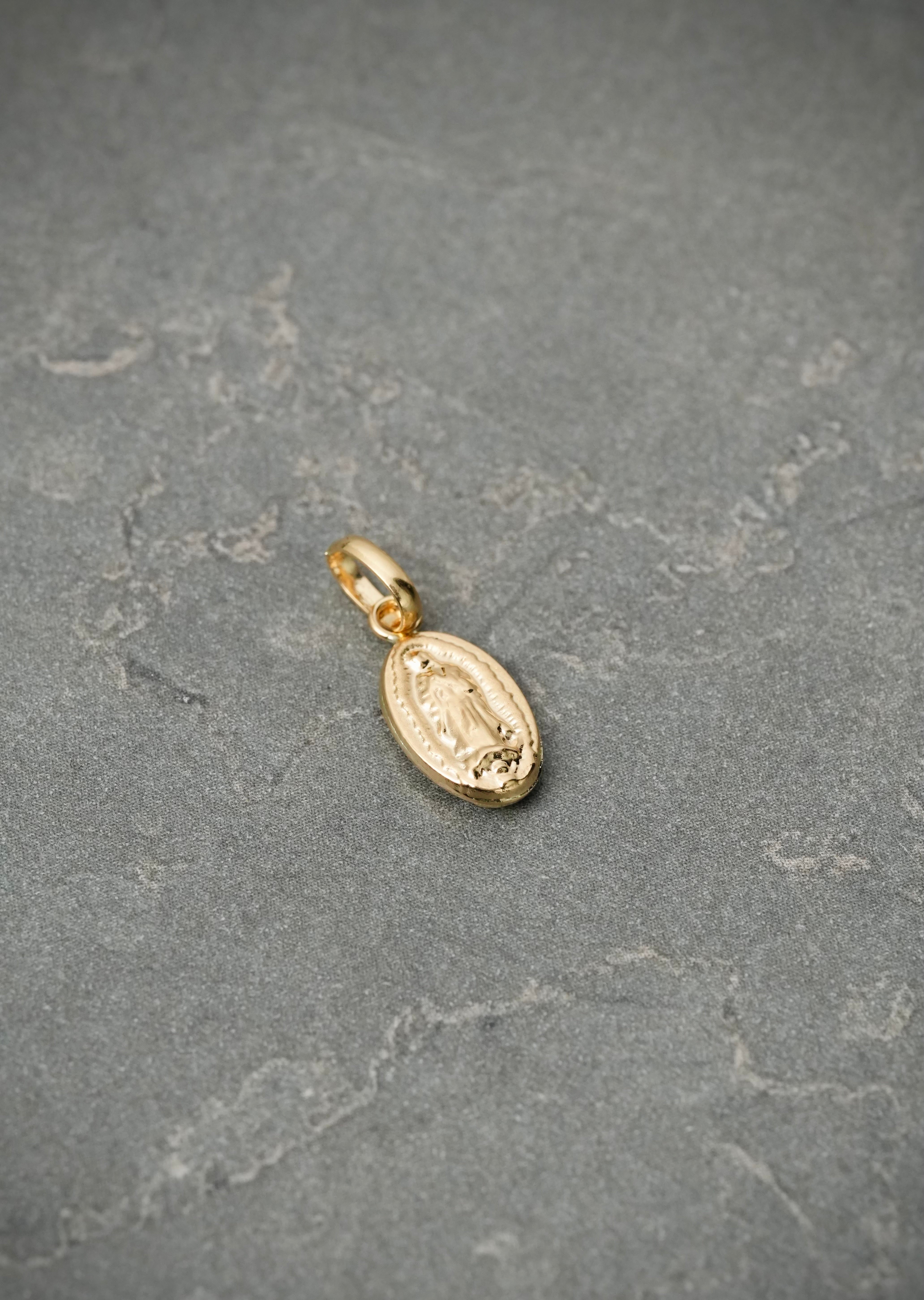 Dije Virgen de guadalupe 0.4gr / Largo 1.6cm — Oro Amarillo