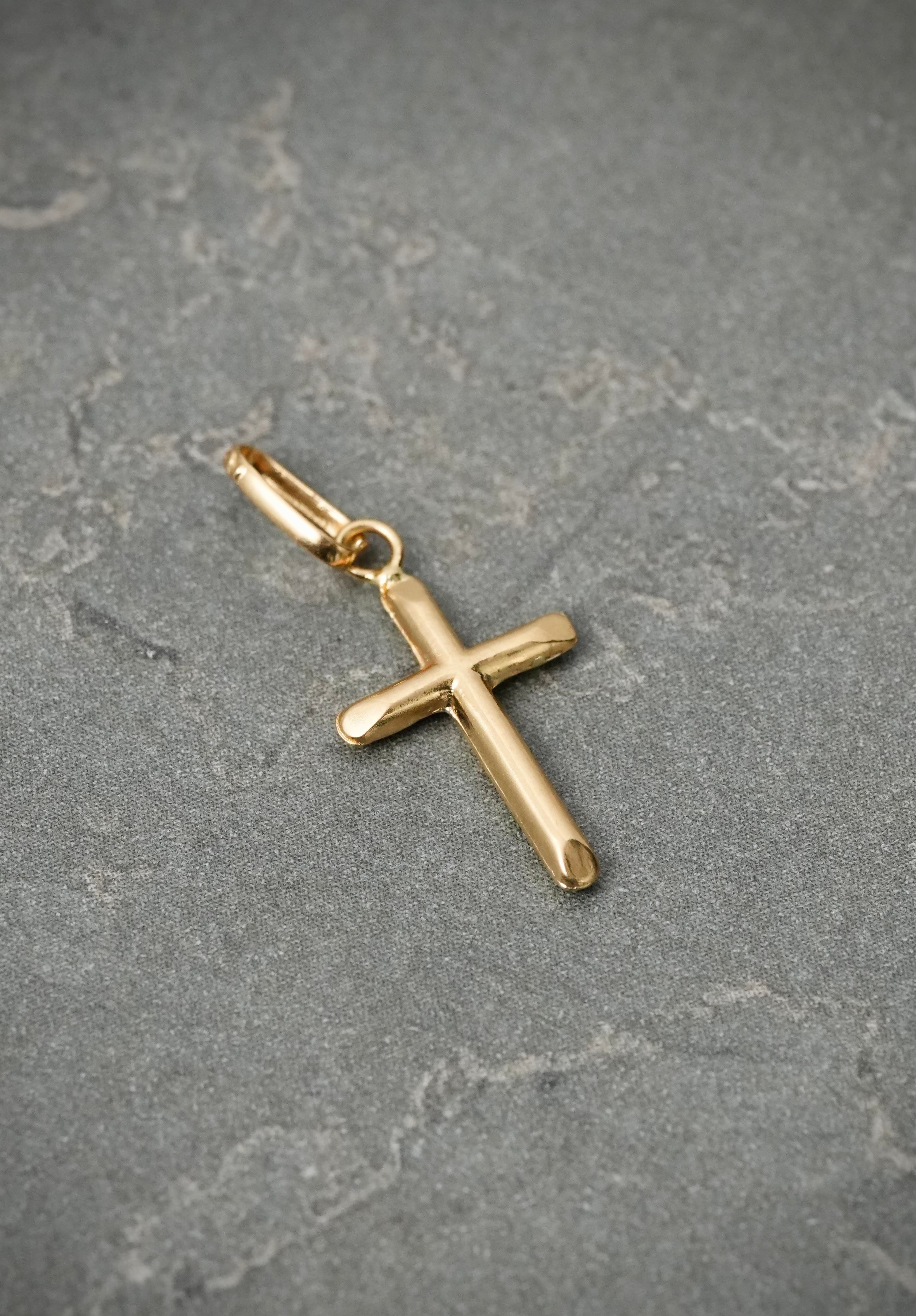 Dije cruz 0.4gr / Largo 2cm — Oro Amarillo