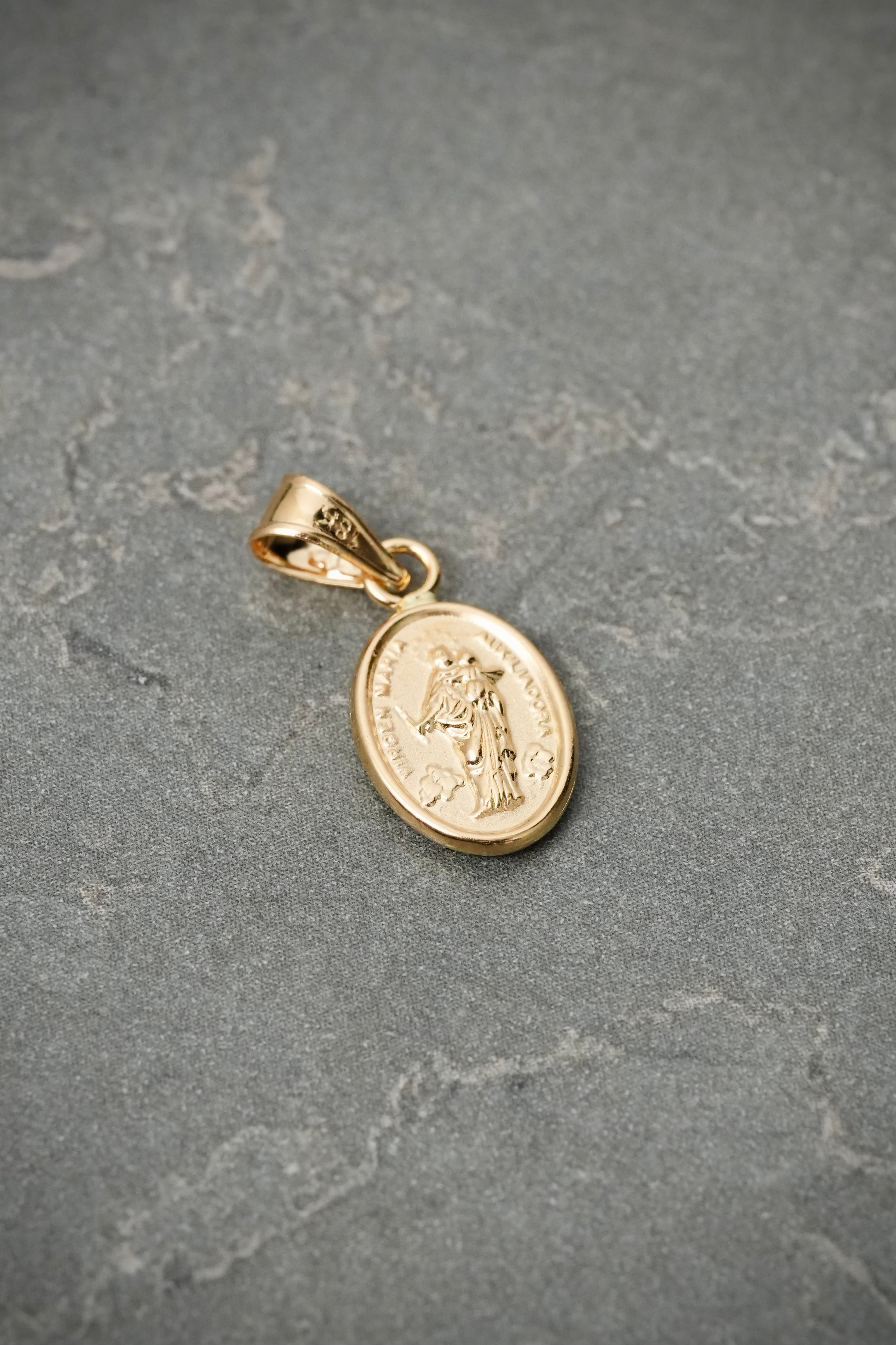Dije virgen maria auxiliadora 0.5gr / largo 1.8cm / Oro Amarillo Nac M