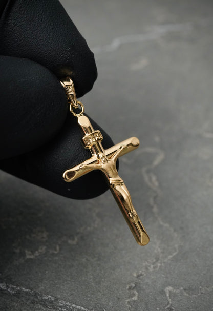 Dije cruz con cristo 1.1gr / Largo 3.3cm — Oro Amarillo