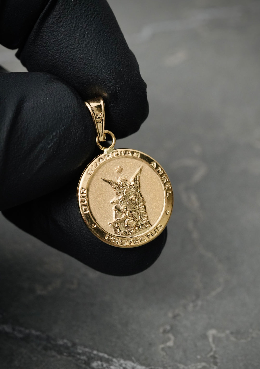 Dije angel de la guarda 1.25gr / Largo 2.4cm — Oro Amarillo
