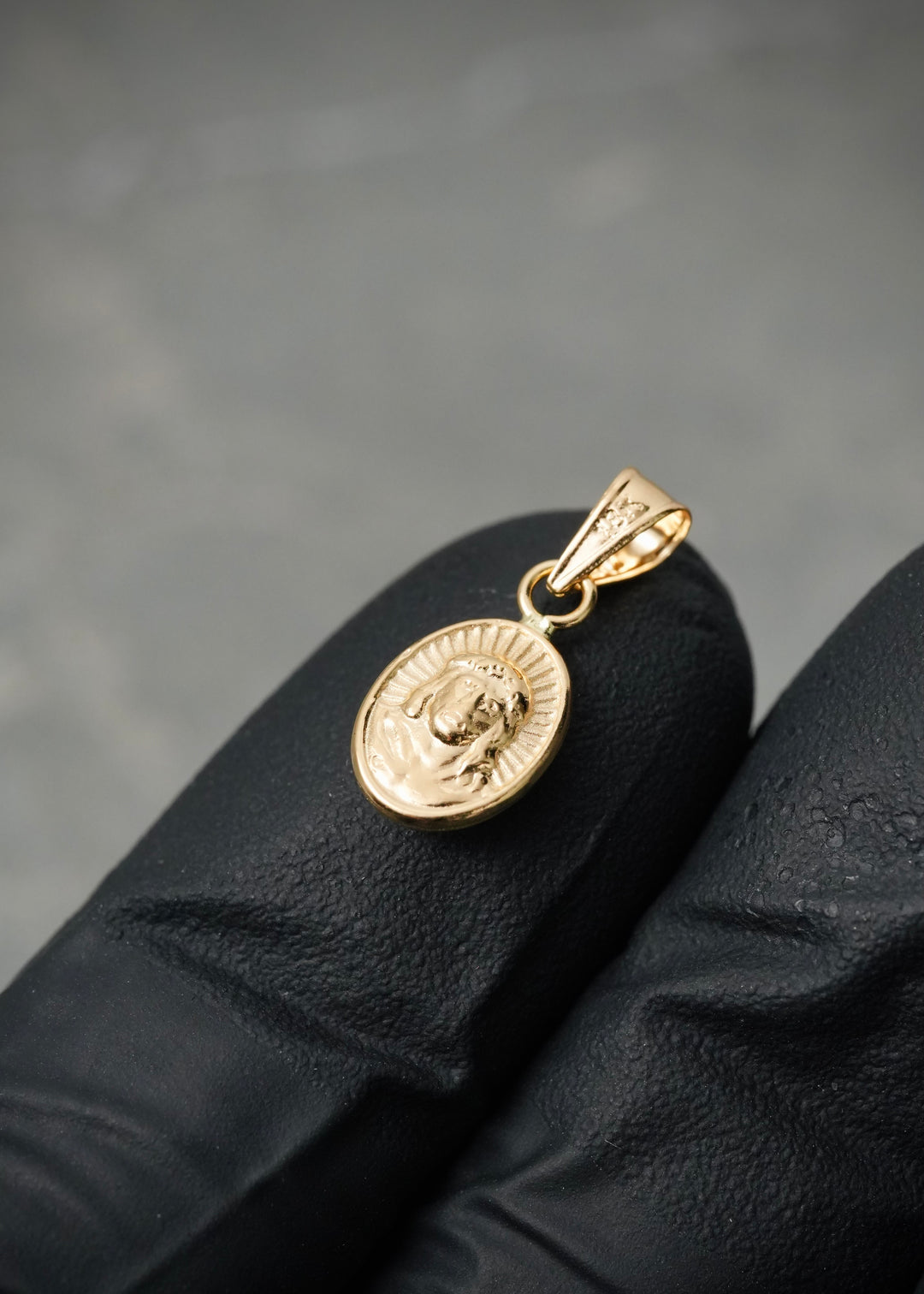 Dije jesus 0.4gr / Largo 1.6cm — Oro Amarillo