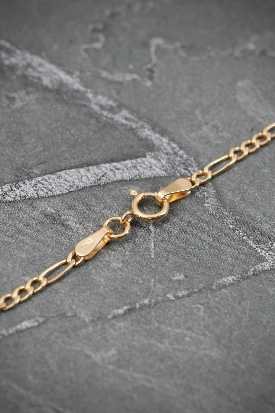 Cadena figaro 1.6gr / Largo 50cm — Oro Amarillo