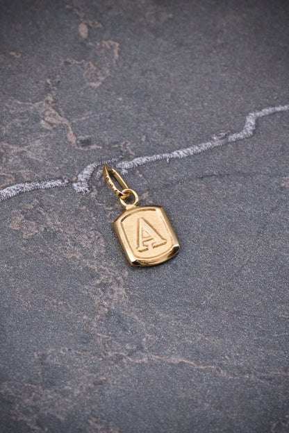 Dije Letra A 0.35gr / 1.5cm / 6.9mm — Oro Amarillo