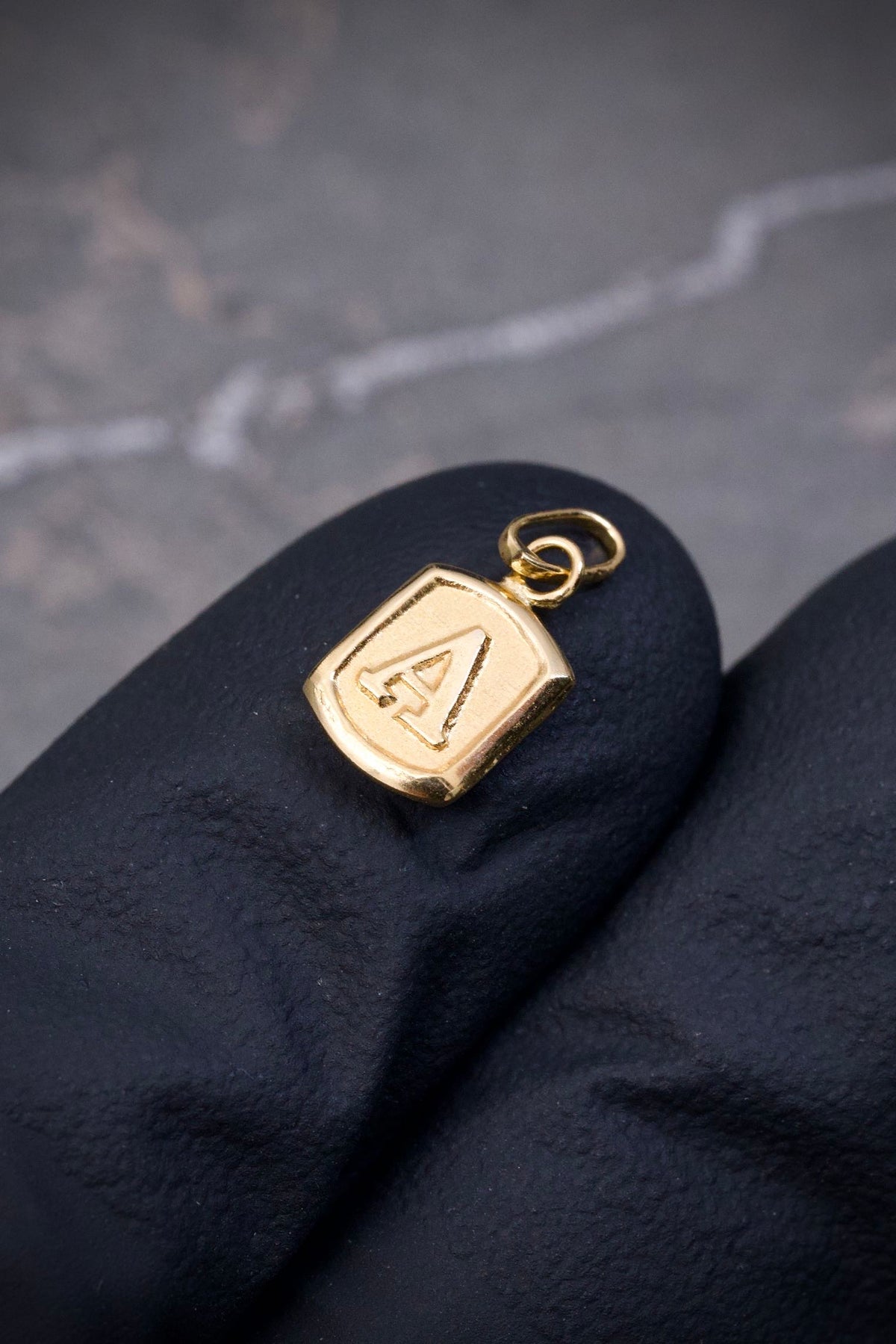 Dije Letra A 0.35gr / 1.5cm / 6.9mm — Oro Amarillo