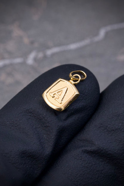 Dije Letra A 0.35gr / 1.5cm / 6.9mm — Oro Amarillo