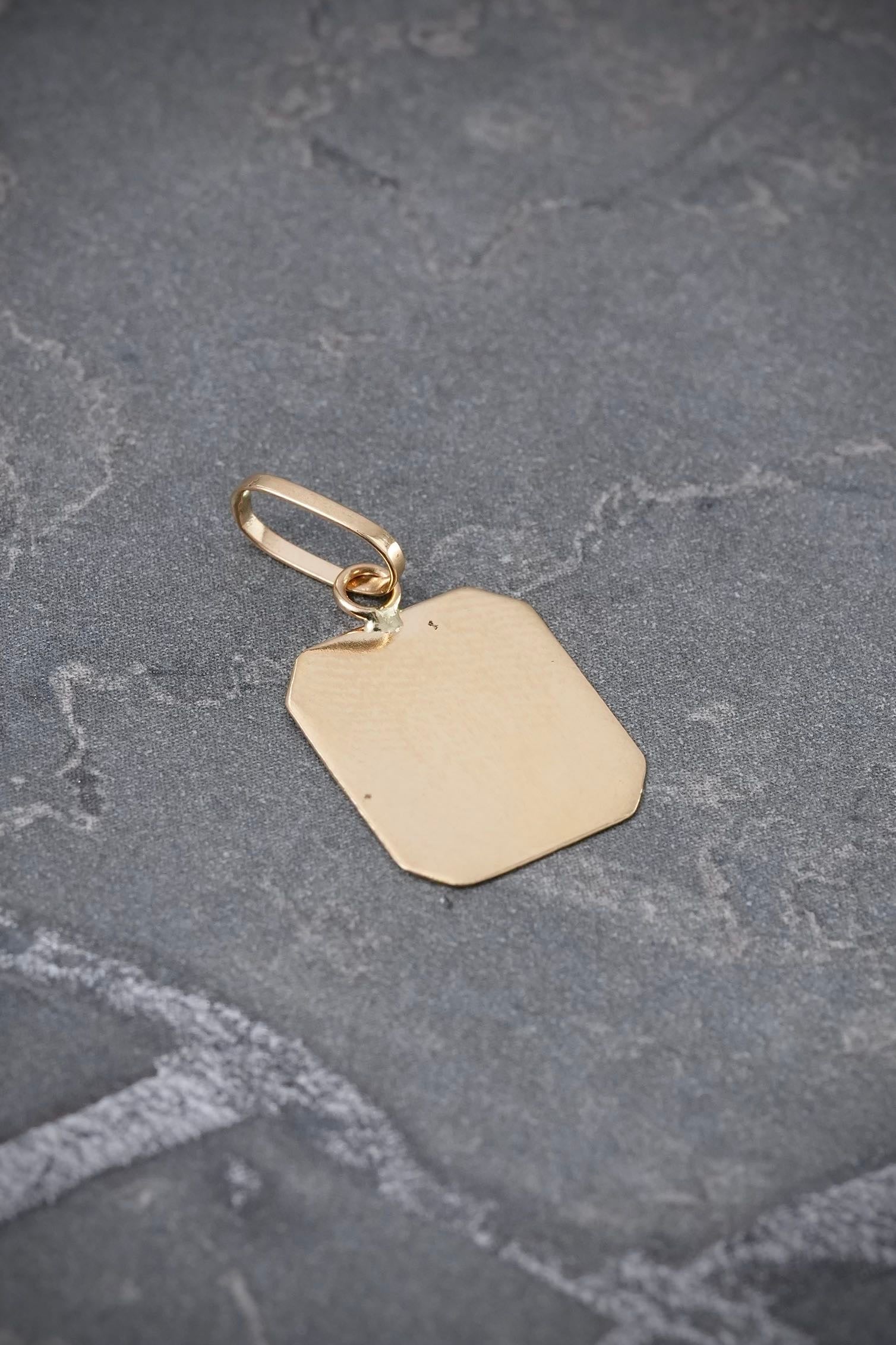 Dije placa lisa 0.6gr / Largo 2.2cm / Oro Amarillo Nac B