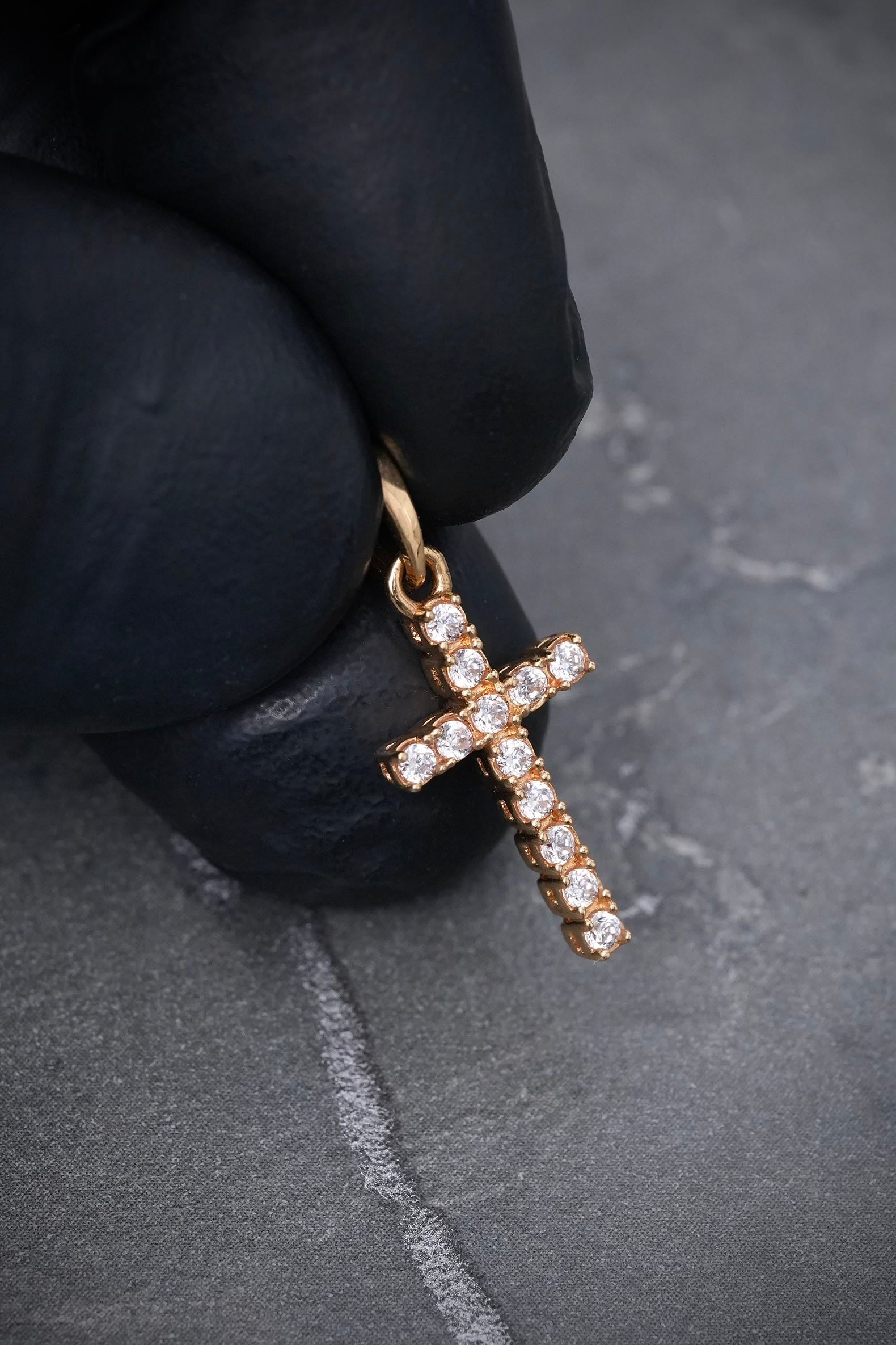 Dije cruz con swarovski blanco 1.35gr / Largo 2.3cm / Oro Amarillo Nac B