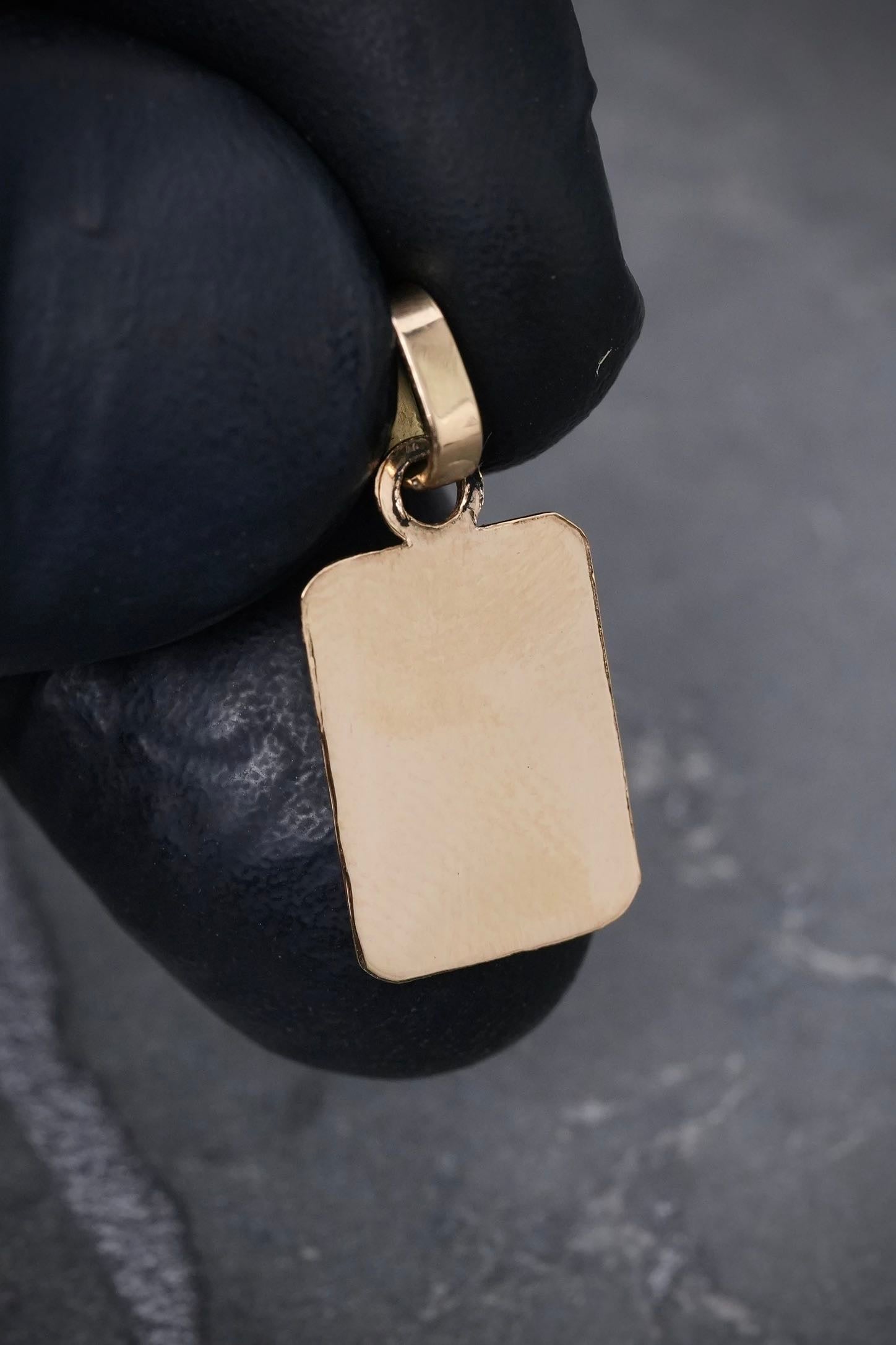 Dije placa lisa 0.85gr / Largo 2.1cm / Oro Amarillo Nac M