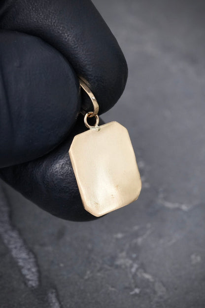 Dije placa lisa 0.6gr / Largo 2.2cm / Oro Amarillo Nac B