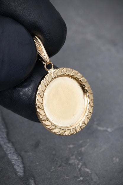 Dije placa diamantada 1.1gr / Largo 2.8cm / Oro Amarillo Nac M