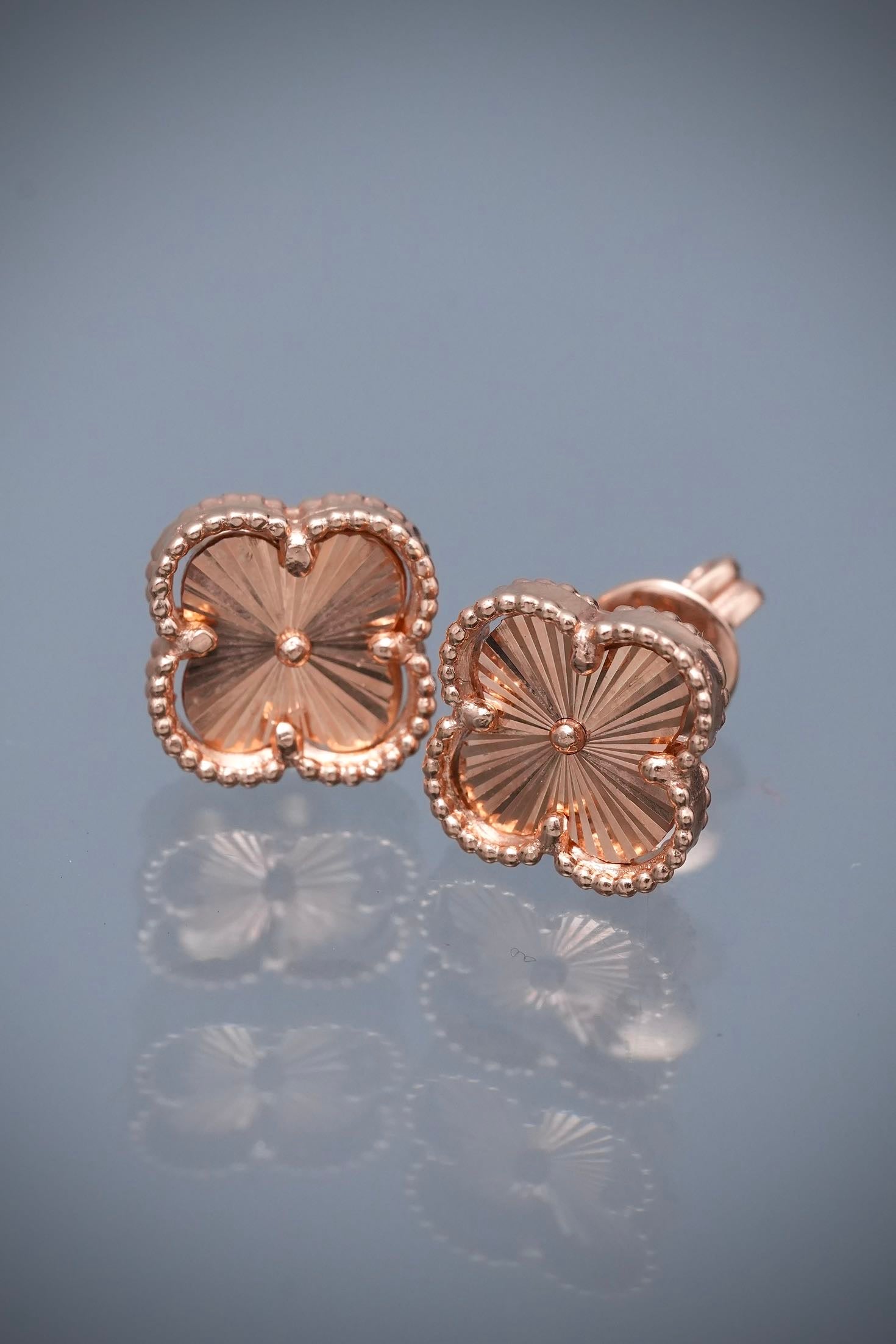 Topos lucky clover diamantados 2.85gr / Largo 0.8cm / Oro Rosado Nac B