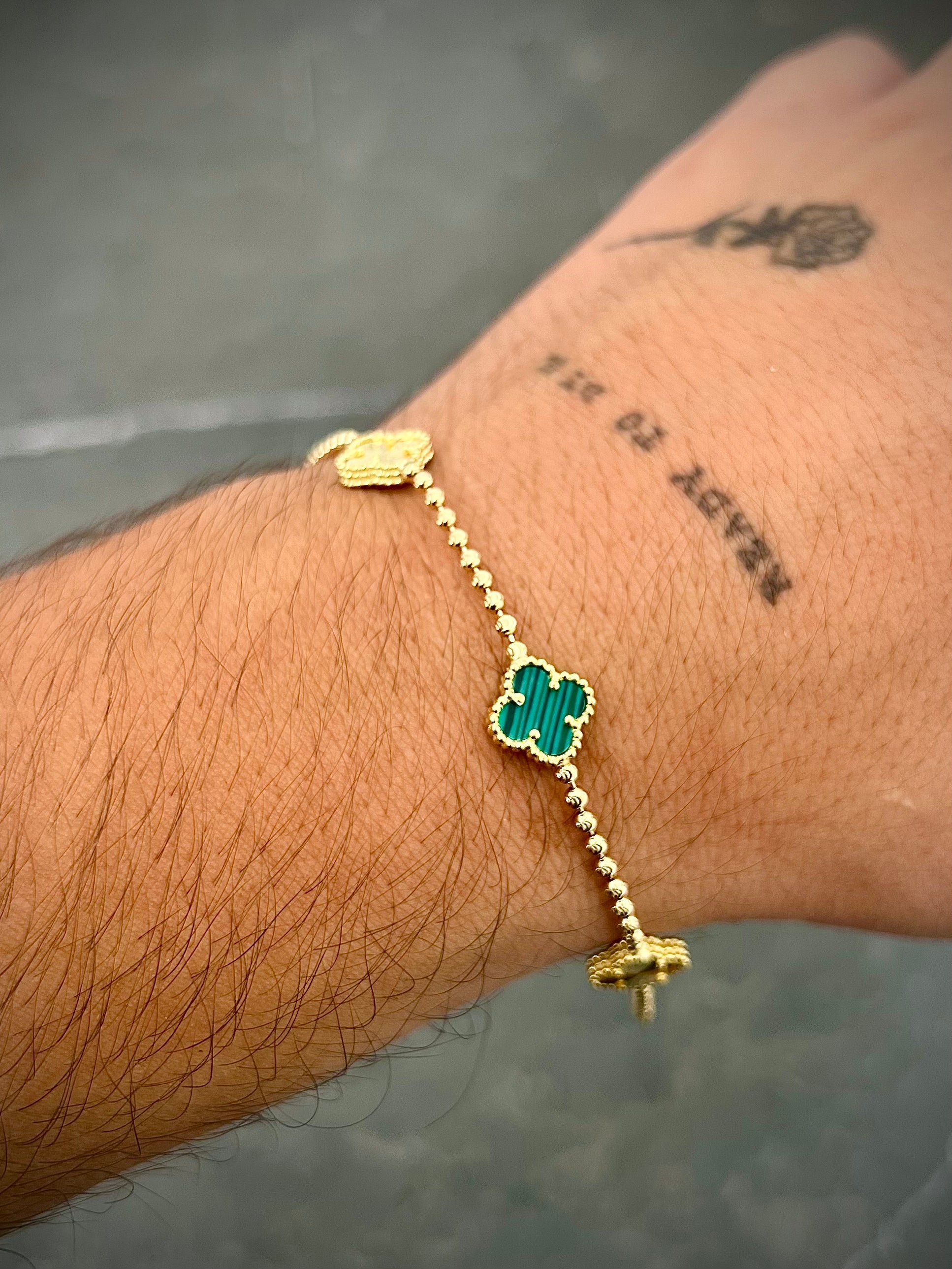Pulso lucky clover verde y diamantado 7.7gr / Largo 19cm / Oro Amarillo Nac B