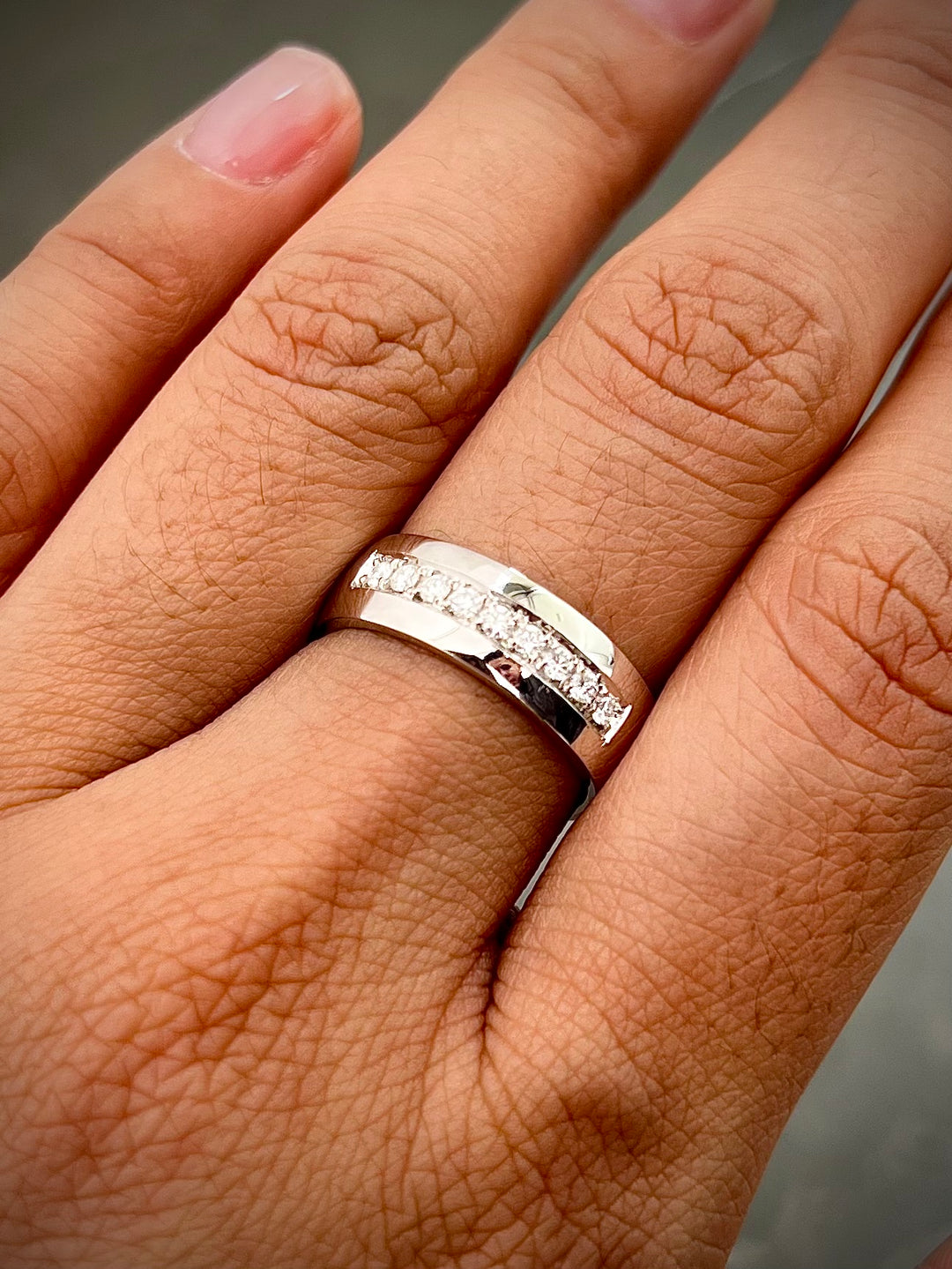 Anillo con 18pts de diamantes 6.6gr / Talla 5 3/4 — Oro Blanco