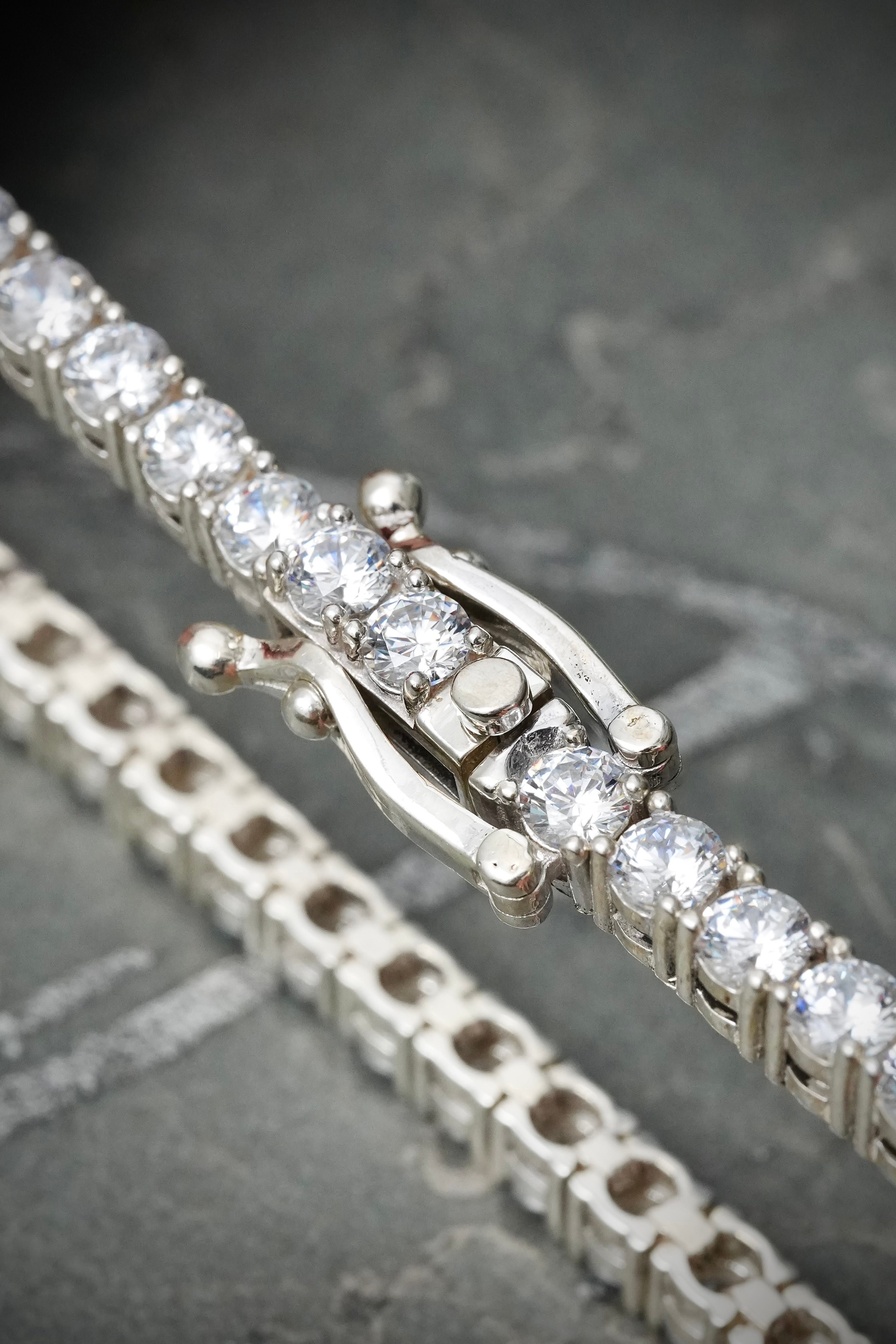 Pulso tenis con swarovski blanco 22.85gr / Largo 19.5cm / Plata B