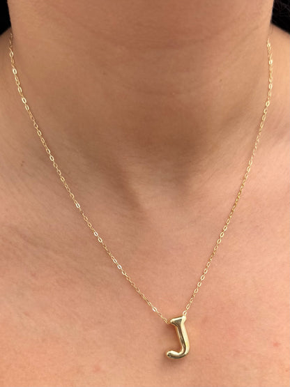 Dije Letra J 0.6gr / 1.8cm / 14.1mm — Oro Amarillo