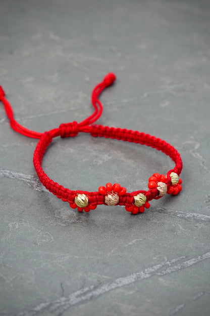 Pulsera en Hilo Rojo de Flores 0.65gr — Dos Oros