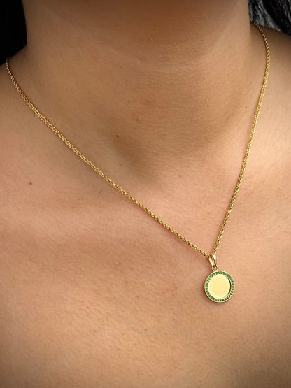 Dije placa con swarovski verde 2.2gr / Largo 2.3cm / Oro Amarillo Nac M