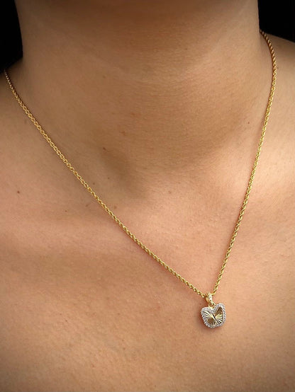 Dije mariposa con swarovski blanco 1.65gr / Largo 1.6cm / Oro Amarillo Nac M