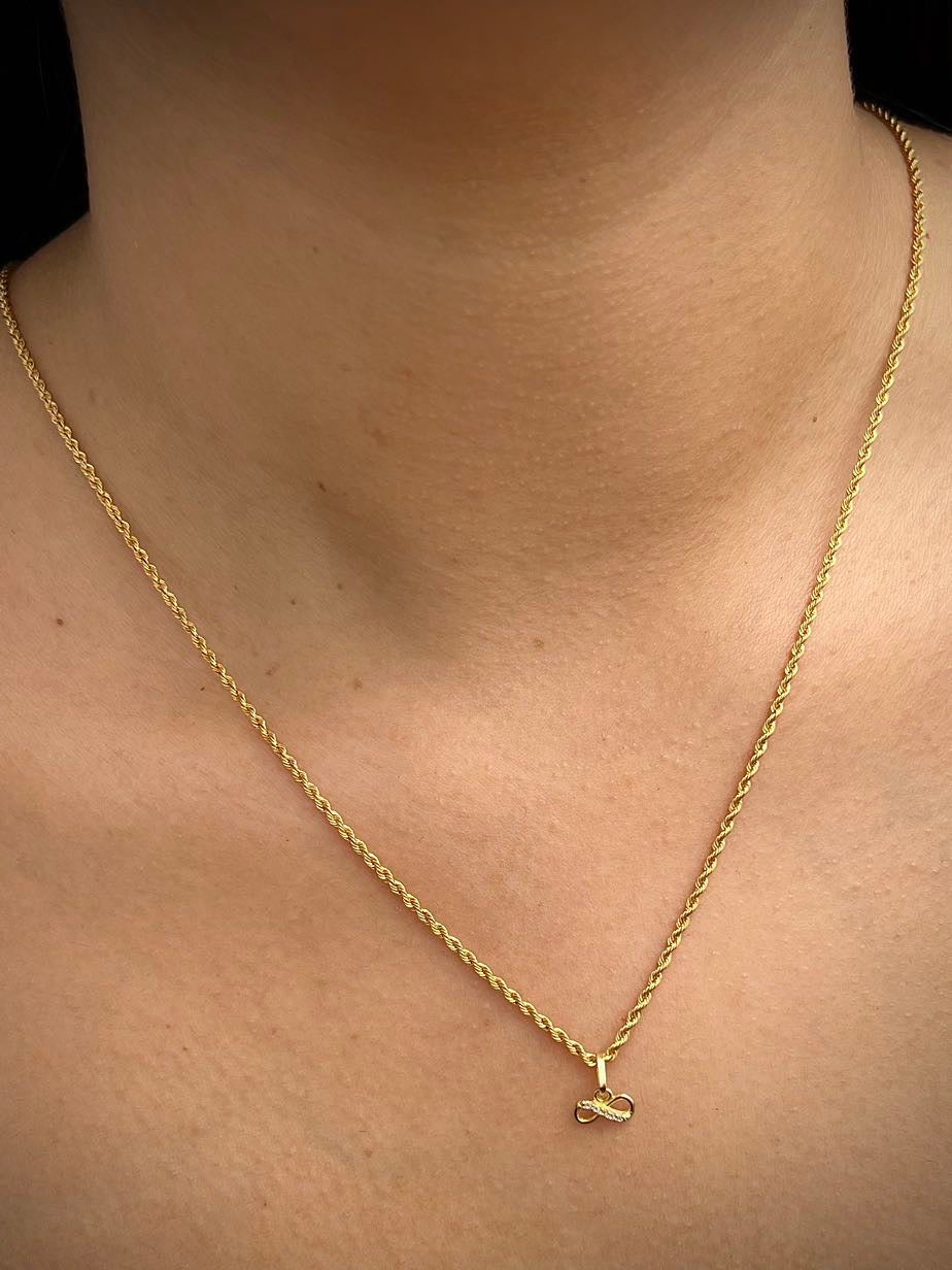 Dije infinito con swarovski blanco 0.3gr / Largo 0.9cm / Oro Amarillo Nac B