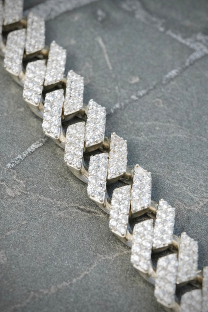Pulso cubano con swarovski blanco 33.75gr / Largo 19.8cm / — — Plata