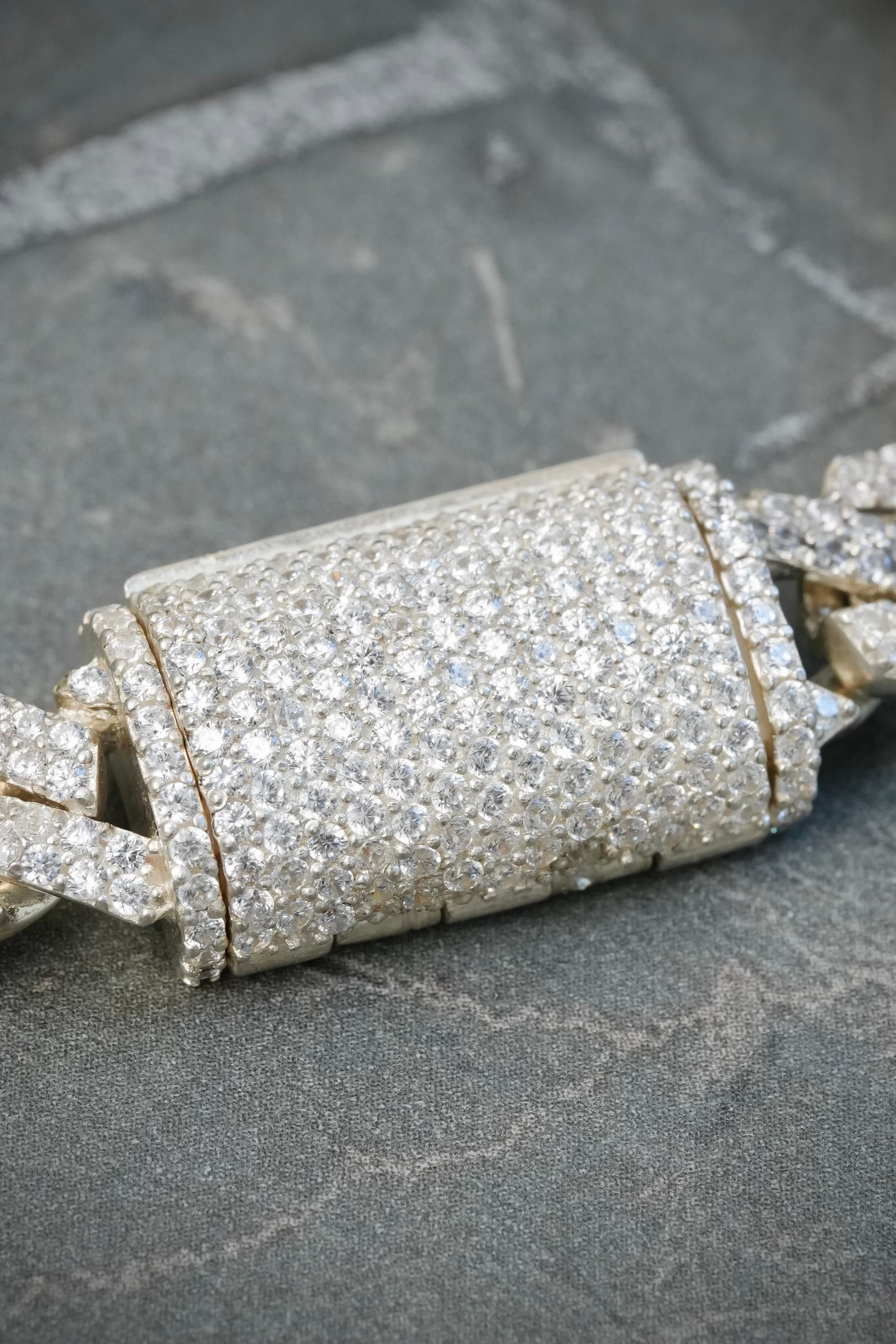 Pulso cubano con swarovski blanco 33.75gr / Largo 19.8cm / Plata (Joya) M