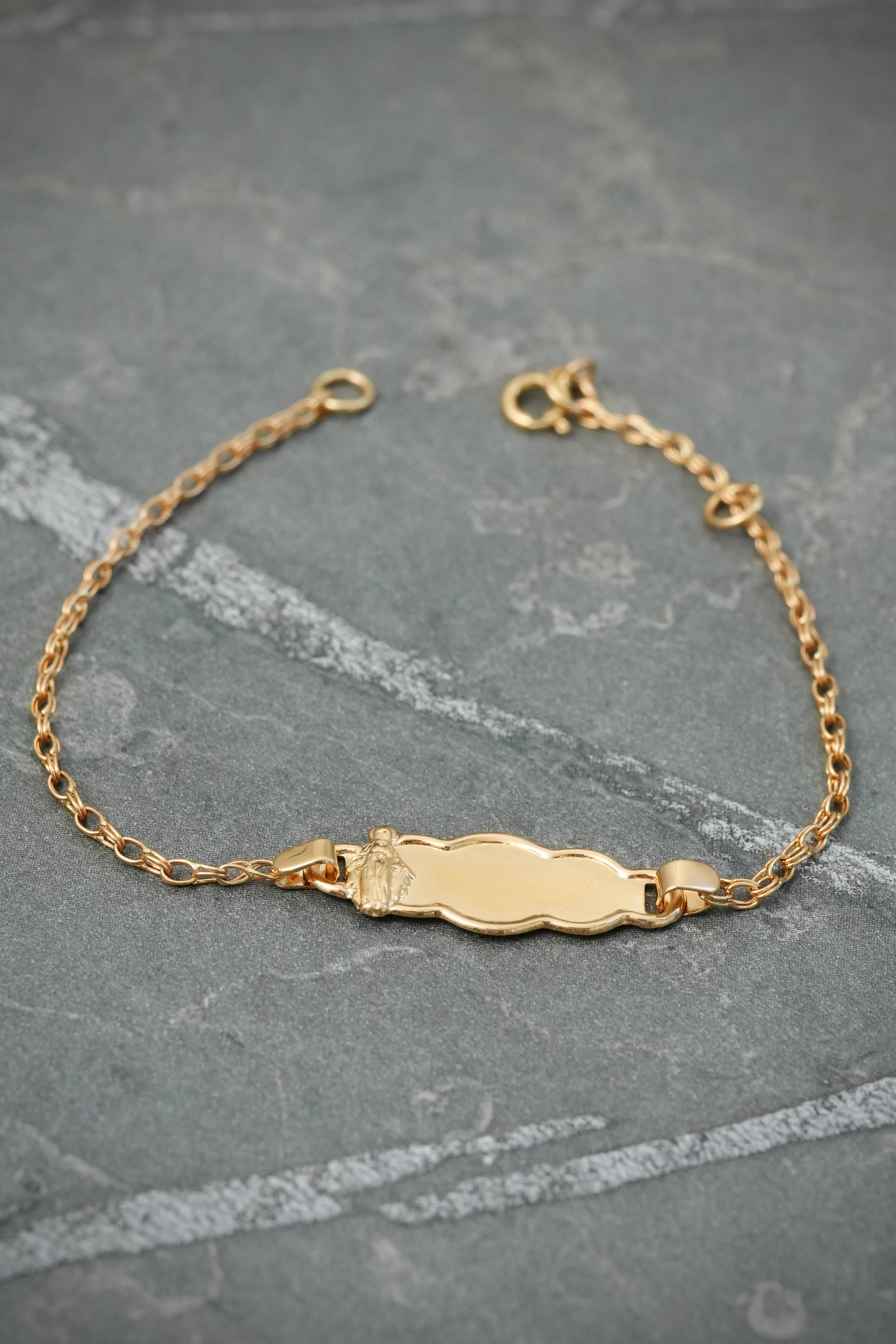 Pulso bebe con placa virgen de la milagrosa 1.25gr / Largo 14.5cm — Oro Amarillo