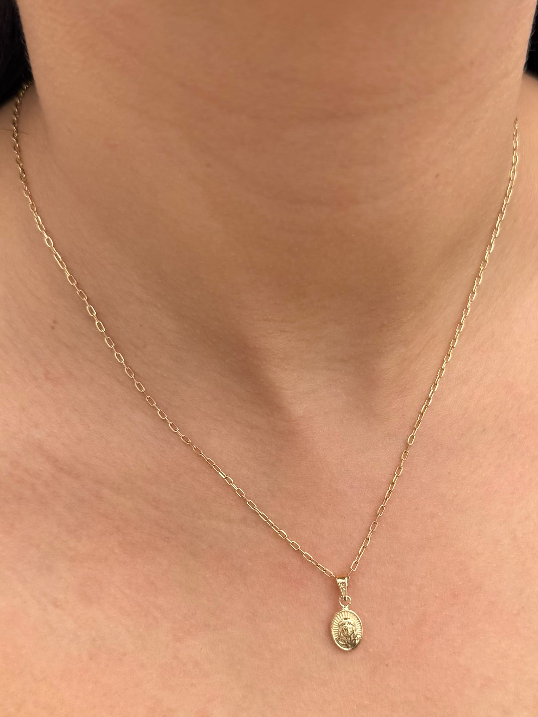 Dije jesus 0.4gr / Largo 1.6cm — Oro Amarillo