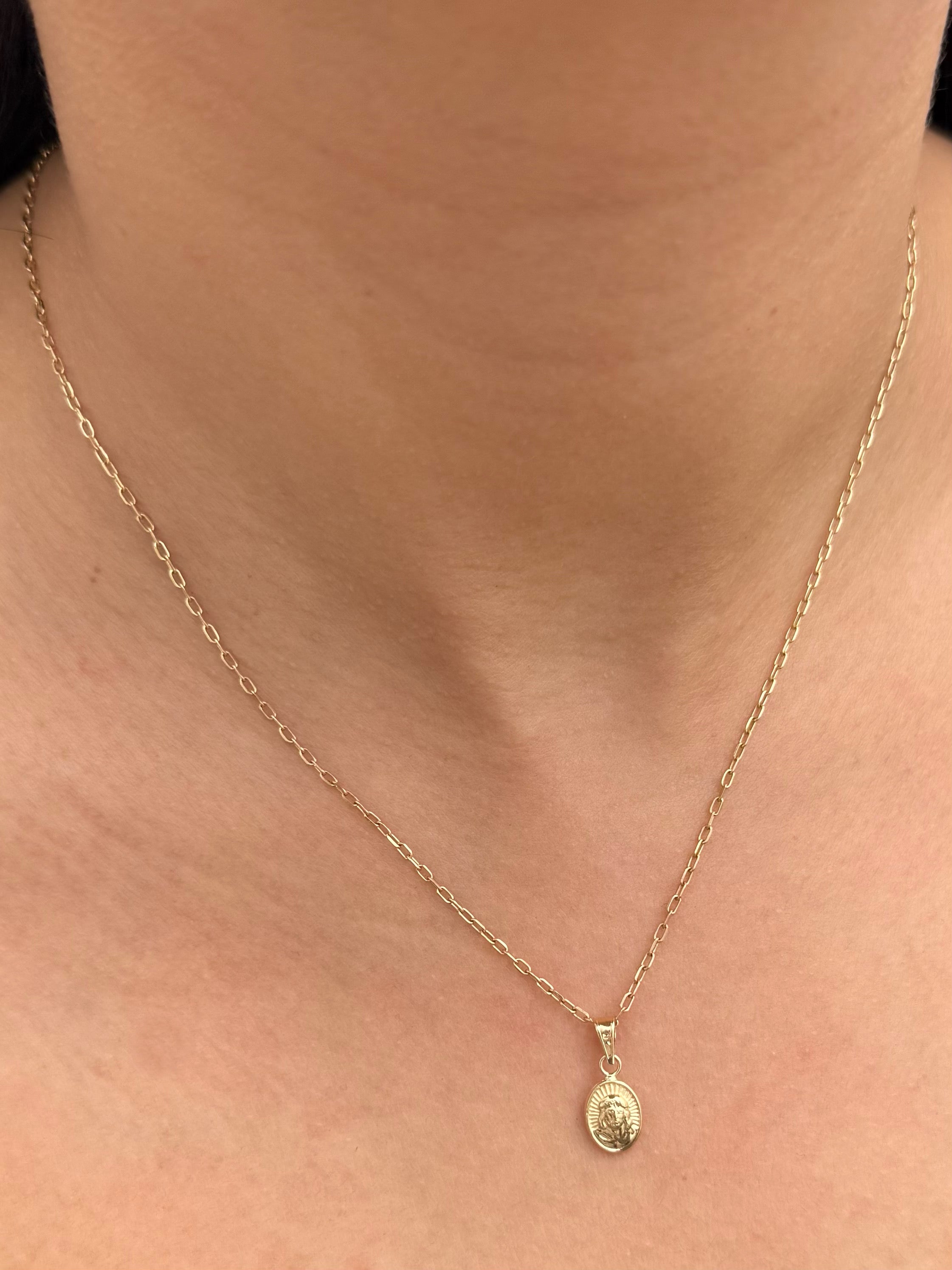 Dije jesus 0.4gr / Largo 1.6cm — Oro Amarillo