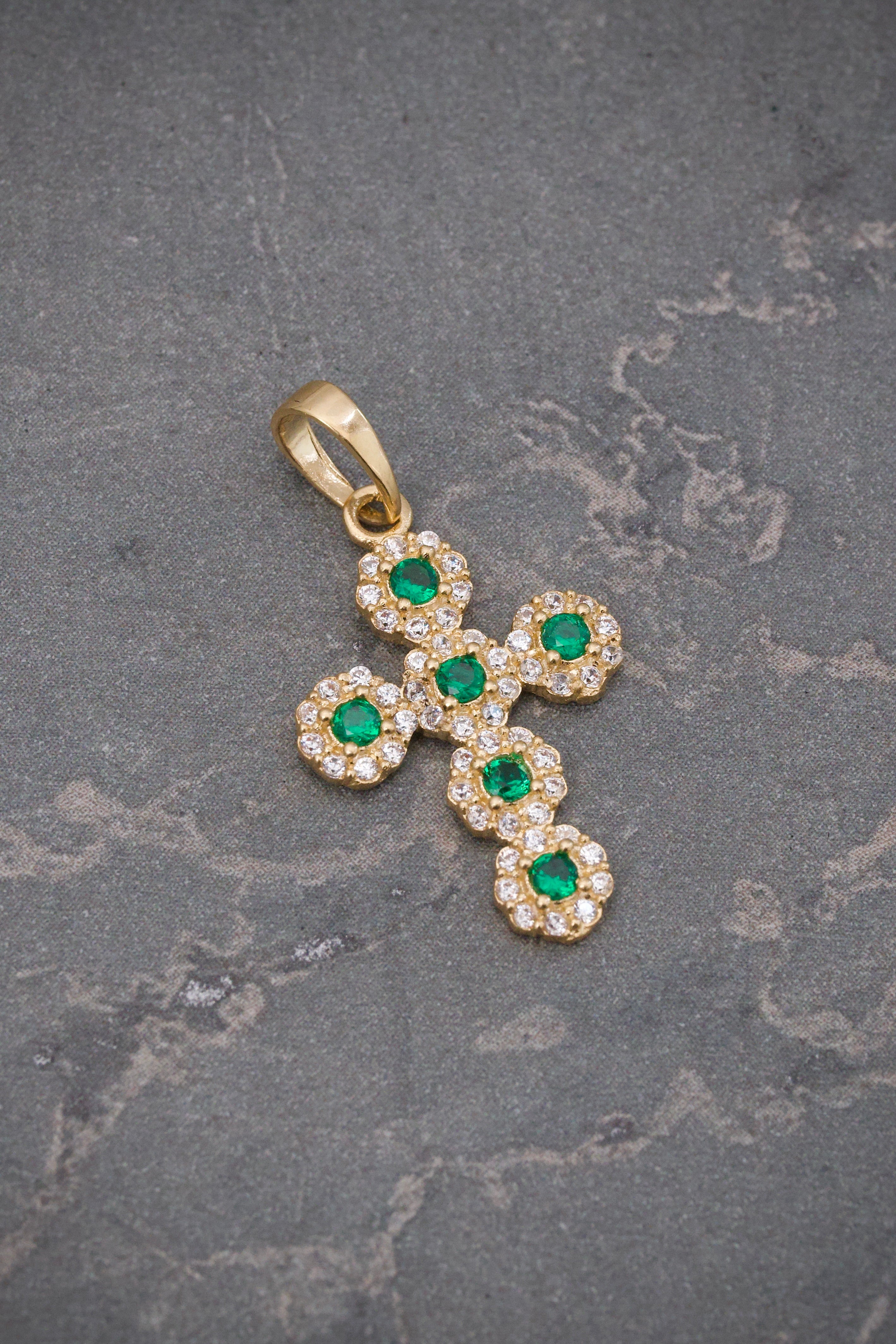 Dije Cruz con swarovski Verde 1.4gr / Largo 2.6cm / Oro Amarillo Nac B