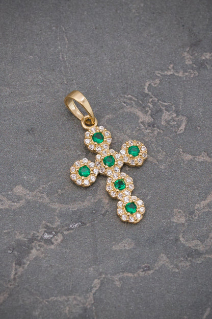 Dije Cruz con swarovski Verde 1.4gr / Largo 2.6cm / Oro Amarillo Nac B