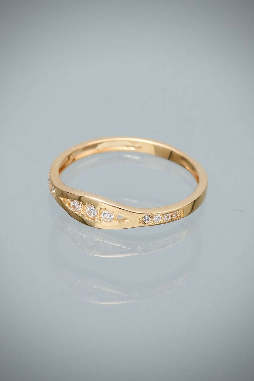 Anillo con Swarovski Blanco 1.55gr / Talla 6 3/4 — Oro Amarillo