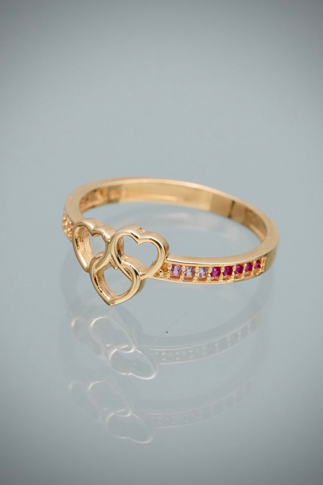 Anillo Corazones con Swarovski Fucsia y Blanco 2.1gr / Talla 6 1/4 — Oro Amarillo