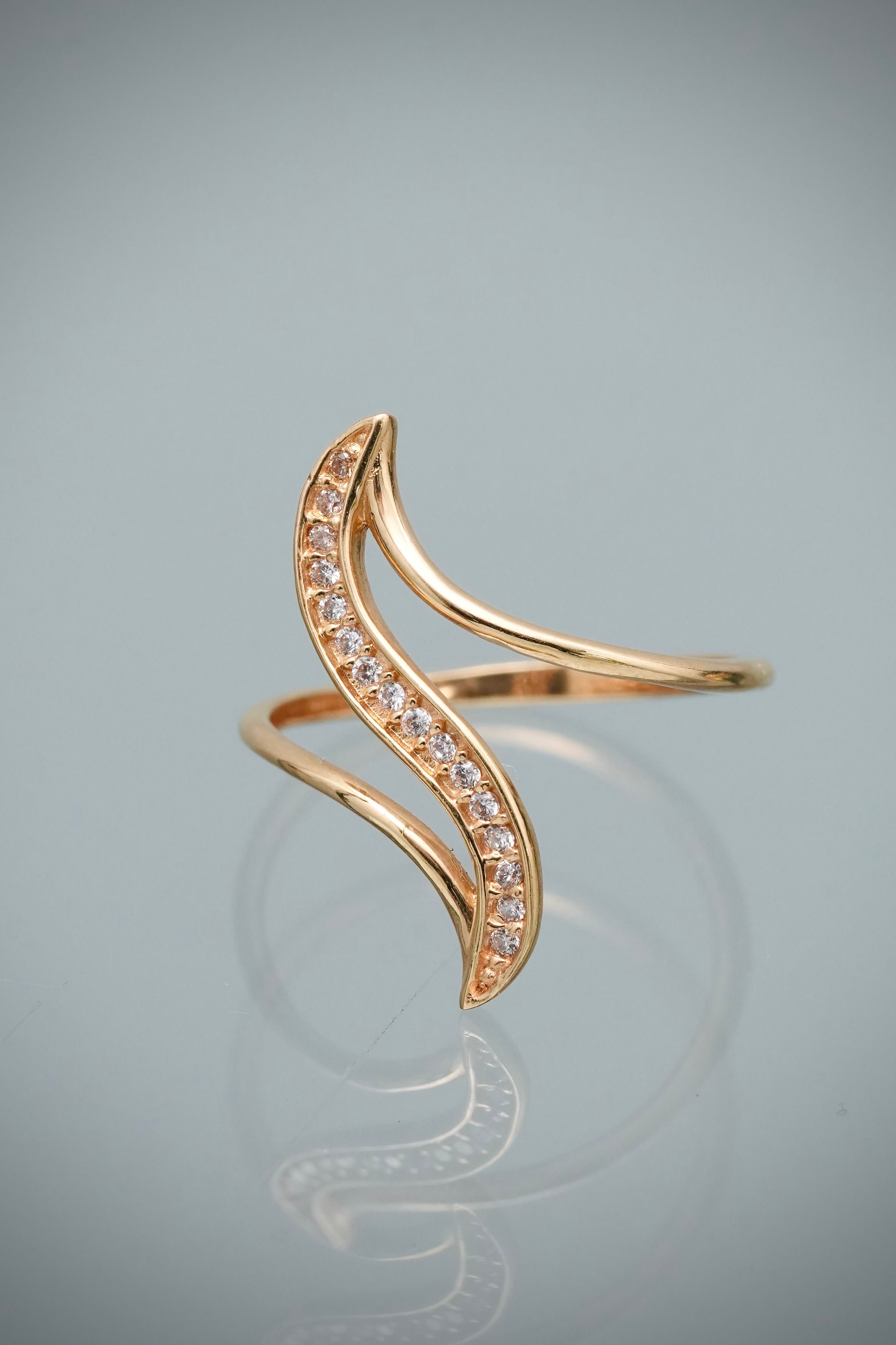 Anillo con Swarovski Blanco 1.6gr / Talla 5 1/4 — Oro Amarillo