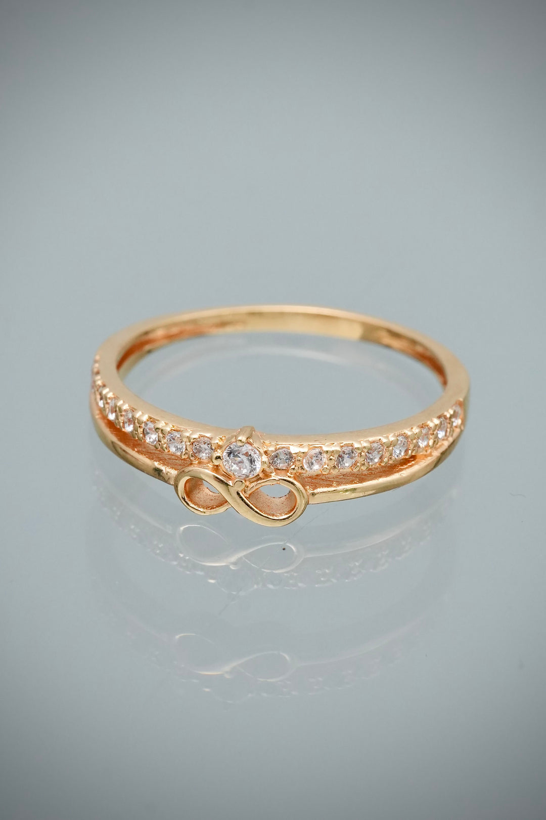 Anillo Infinito con Swarovski Blanco 2.1gr / Talla 7 — Oro Amarillo