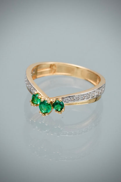 Anillo con Swarovski Verde y Blanco 2.25gr / Talla 5 — Oro Amarillo