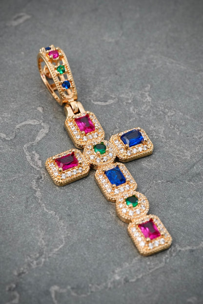 Dije Cruz con Swarovski 5.8gr / 5.2cm / 22mm — Oro Amarillo