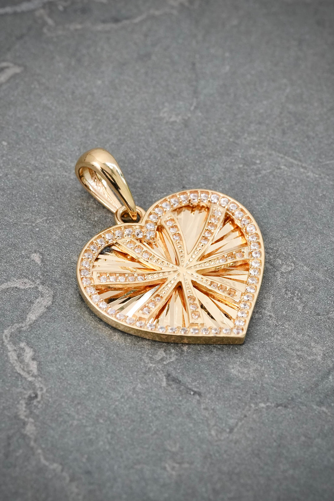 Dije Corazon con Swarovski Blanco 4gr / 2.9cm / 21mm — Oro Amarillo