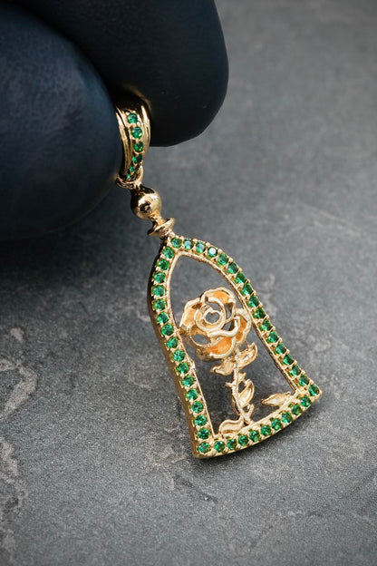Dije Rosa con Swarovski Verde 2.3gr / 3.3cm / 13mm — Oro Amarillo