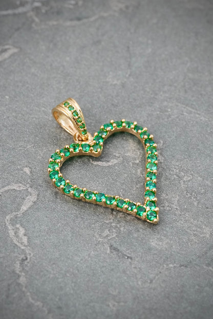 Dije Corazon con Swarovski Verde 1.95gr / 2.9cm / 19mm — Oro Amarillo