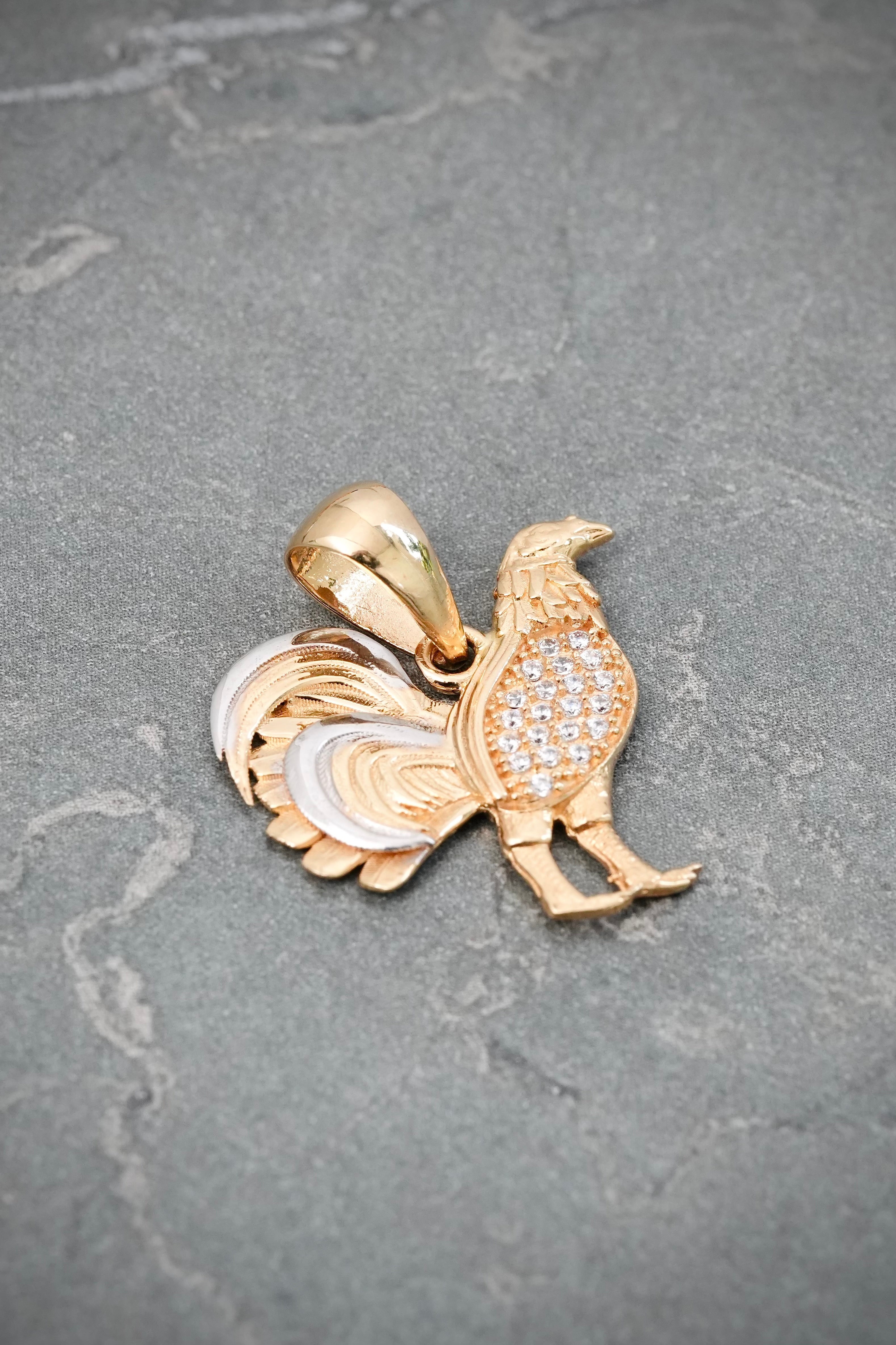 Dije Gallo 2.85gr / 2.3cm / 19mm — Oro Amarillo