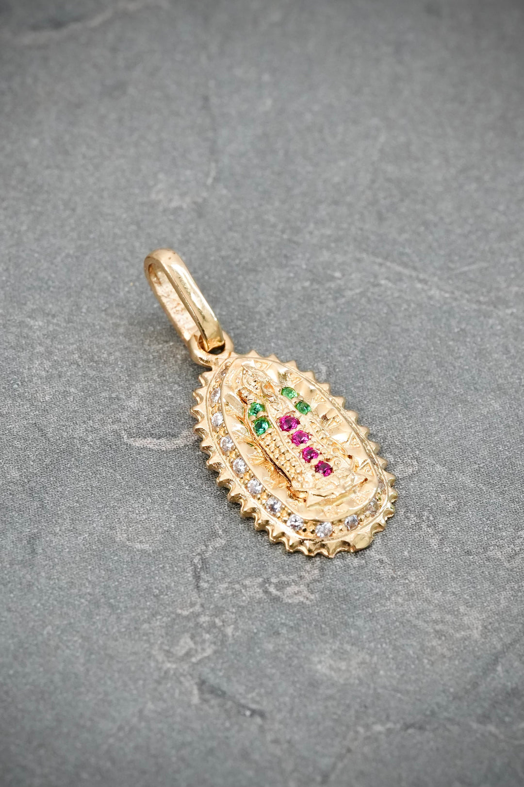 Dije Virgen de Guadalupe con Swarovski 1.55gr / 2.3cm / 10mm — Oro Amarillo