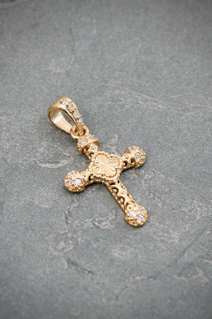 Dije Cruz Lucky Clover 1.25gr / 2.5cm / 13mm — Oro Amarillo