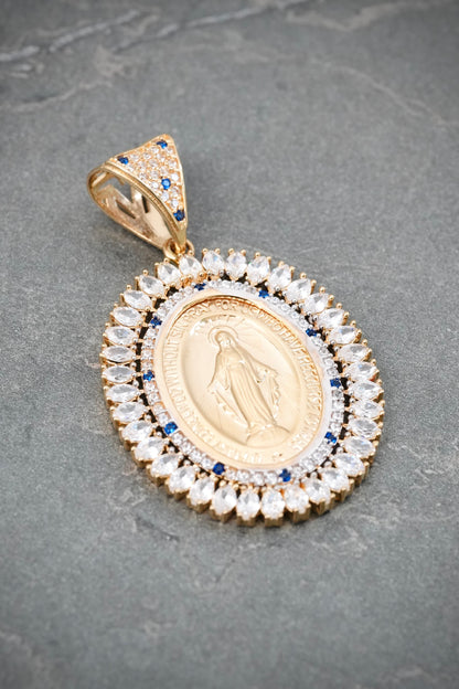 Dije Virgen de la Milagrosa con Swarovski Azul y Blanco 7.3gr / 4.2cm / 25.2mm — Oro Amarillo