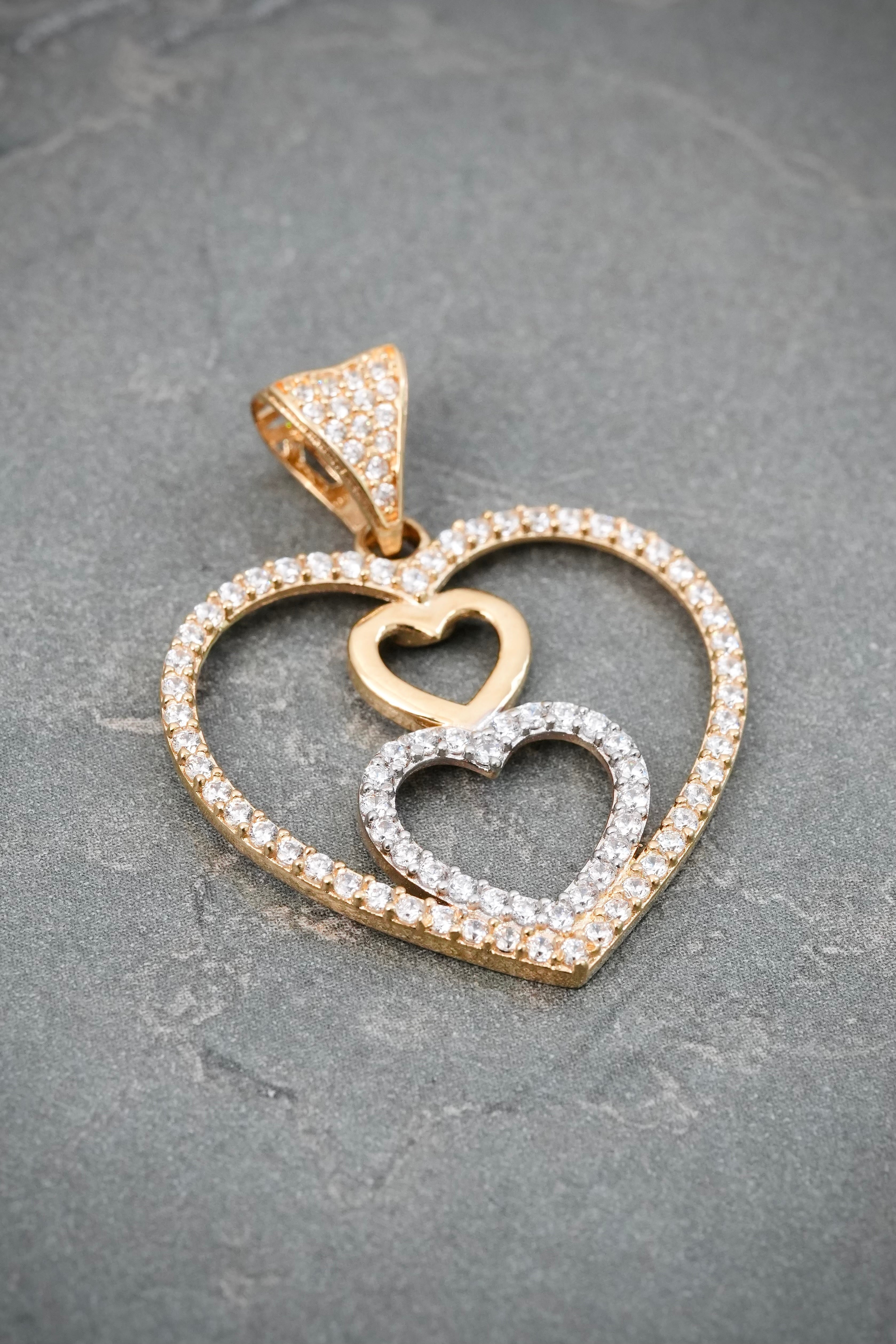 Dije Corazones con Swarovski Blanco 3.4gr / 3.2cm / 25.8mm — Oro Amarillo