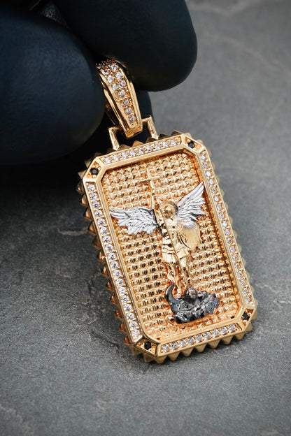 Dije Arcangel San Miguel con Swarovski Negro y Blanco 10.35gr / 4.2cm / 20mm — Oro Amarillo