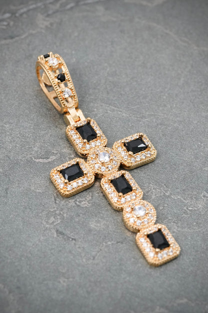 Dije Cruz con Swarovski Negro y Blanco 5.95gr / 5.3cm / 22.3mm — Oro Amarillo