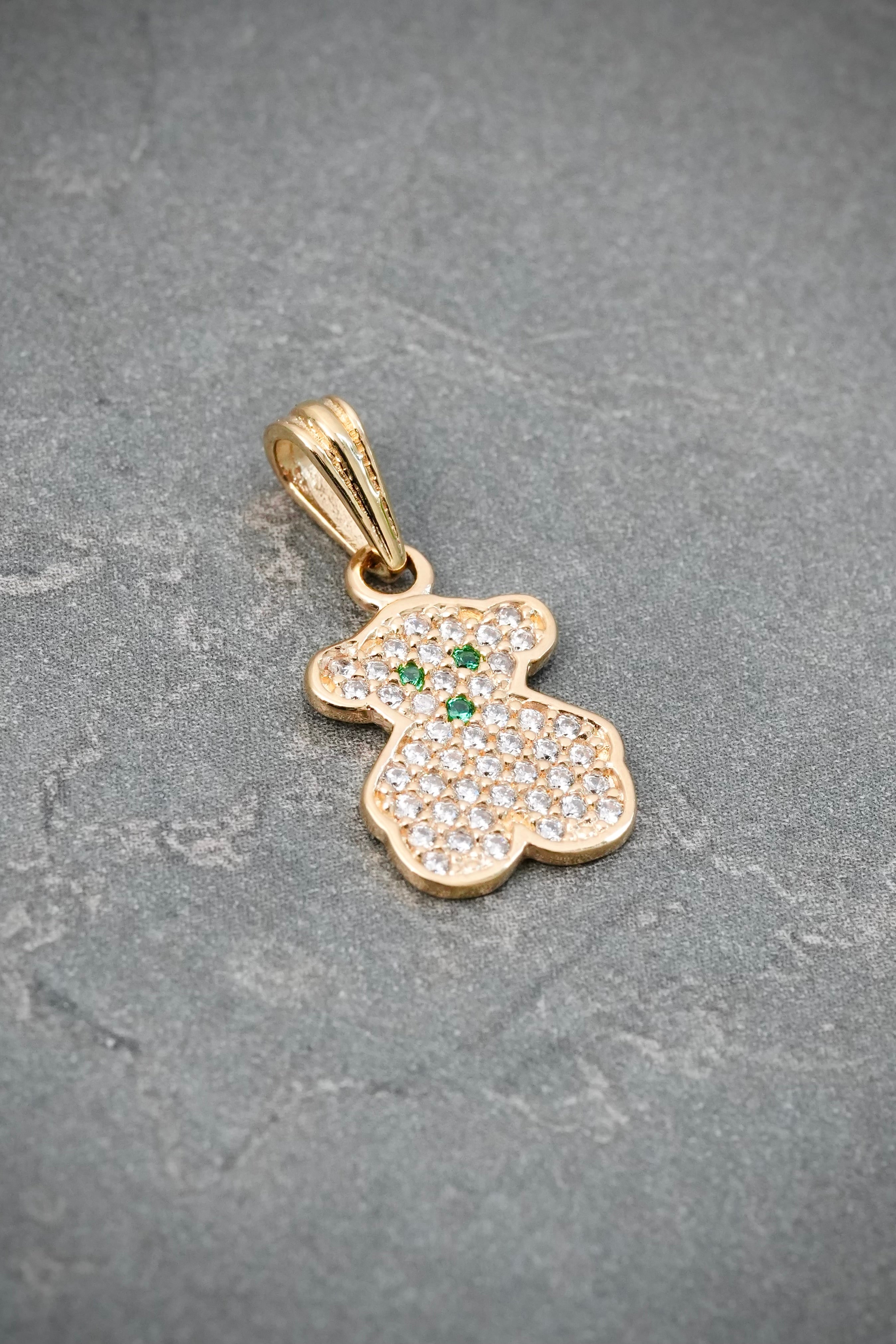 Dije Oso Th con Swarovski Verde y Blanco 1.4gr / 2cm / 9mm — Oro Amarillo