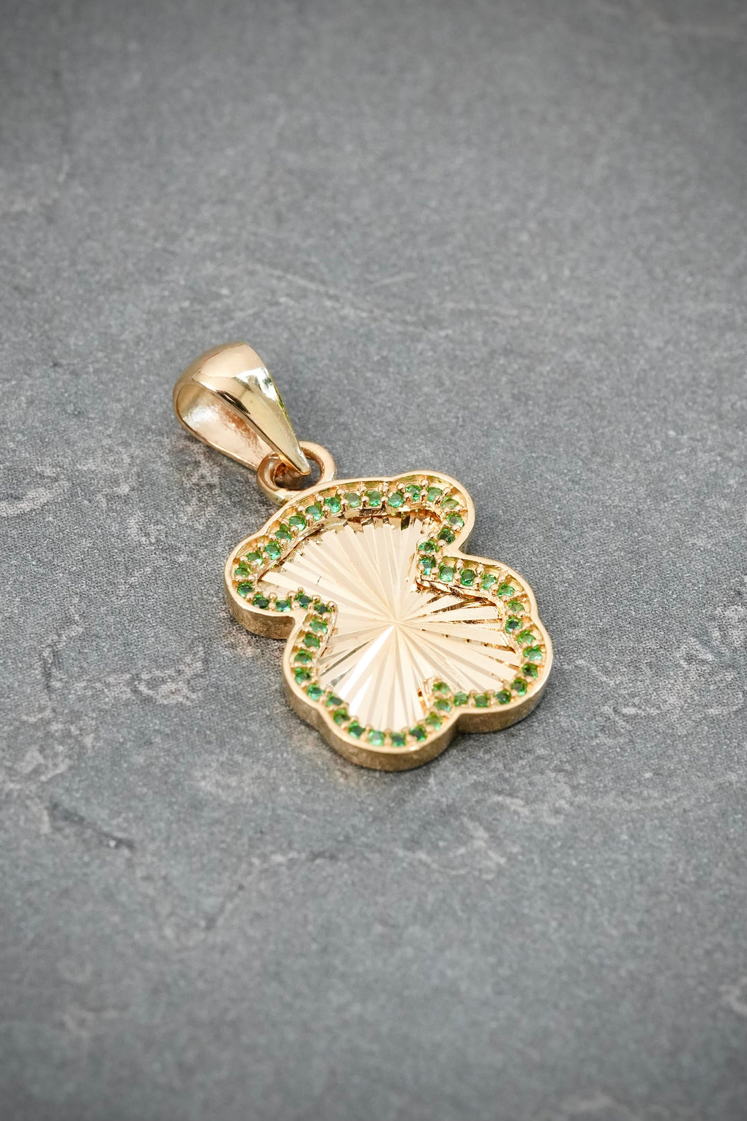 Dije Oso Th Diamantado 1.9gr / 2.3cm / 12.6mm — Oro Amarillo
