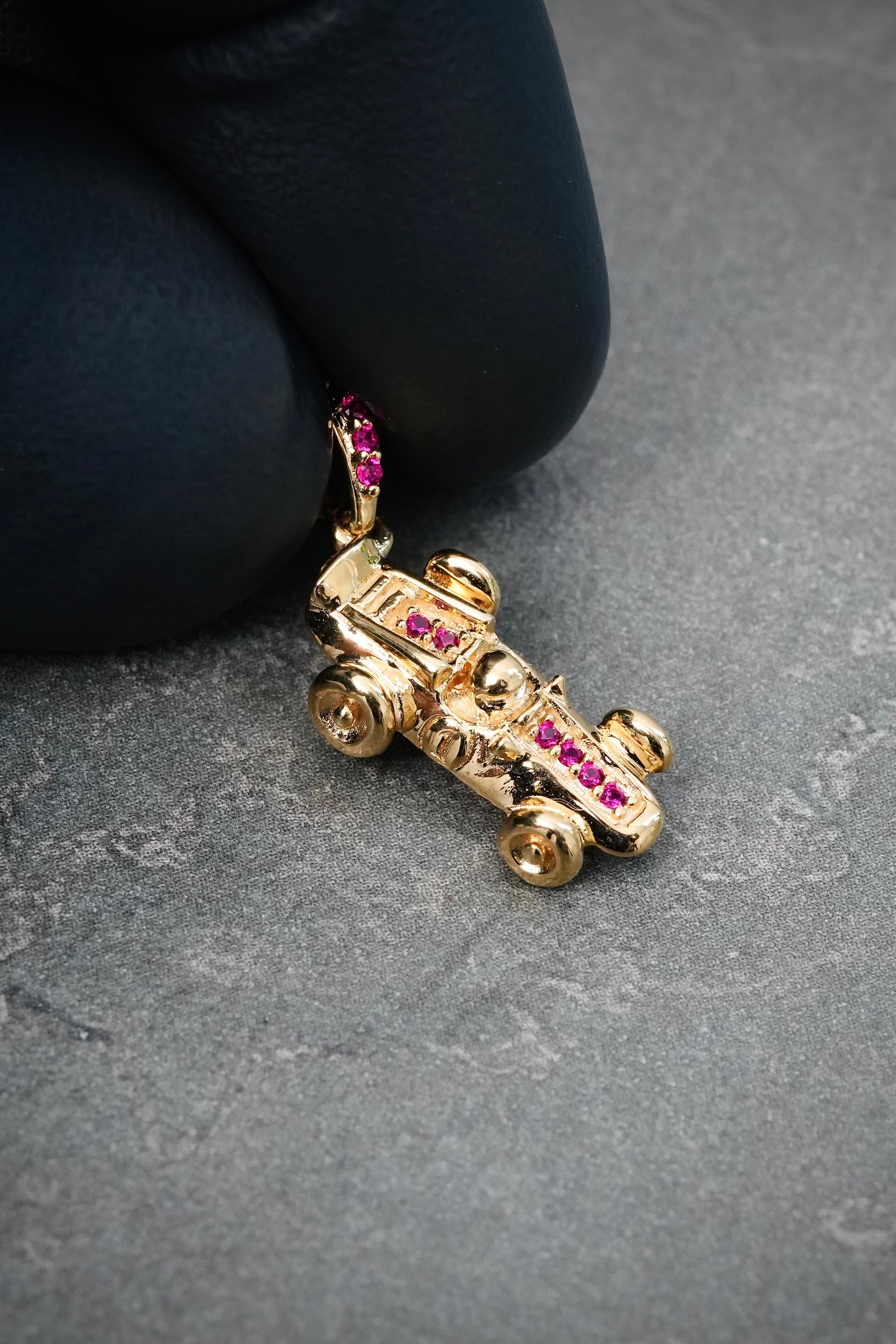 Dije Carro F1 1.5gr / 2.3cm / 8.5mm — Oro Amarillo